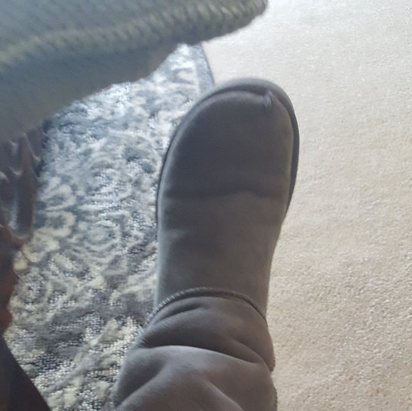 Grey ugg boots - Picture 2 of 3